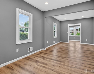 16 Gordon Street - Photo Thumbnail 13