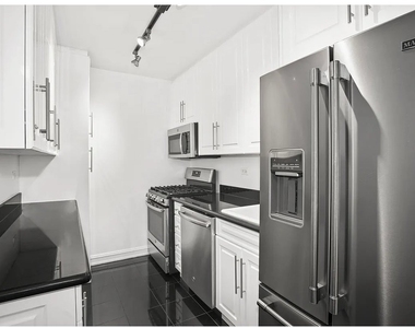 225 E 70th Street - Photo Thumbnail 2