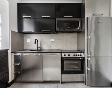 25 Monroe Place - Photo Thumbnail 2