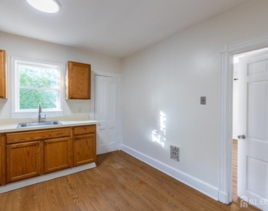 348 Front Street - Photo Thumbnail 5