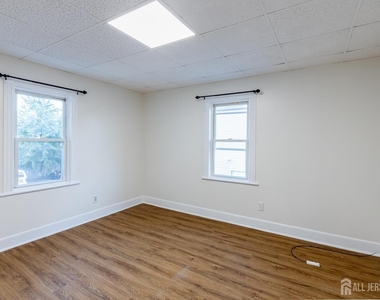348 Front Street - Photo Thumbnail 9