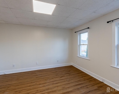348 Front Street - Photo Thumbnail 7