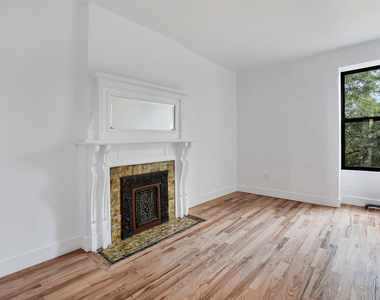 131 Bainbridge Street - Photo Thumbnail 4