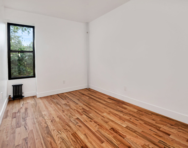 131 Bainbridge Street - Photo Thumbnail 5