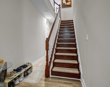 213 Shamrock Drive - Photo Thumbnail 2