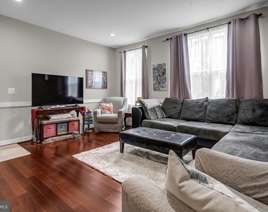213 Shamrock Drive - Photo Thumbnail 7