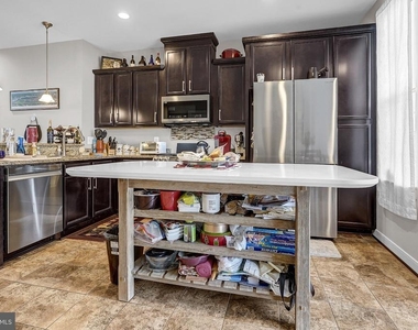 213 Shamrock Drive - Photo Thumbnail 3