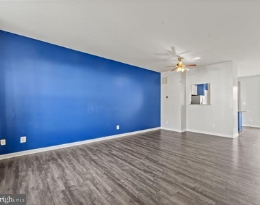 4252 Normandy Court - Photo Thumbnail 2
