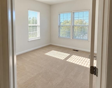 7324 Brunson Circle - Photo Thumbnail 11
