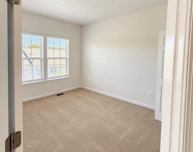 7324 Brunson Circle - Photo Thumbnail 10