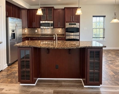 7324 Brunson Circle - Photo Thumbnail 3