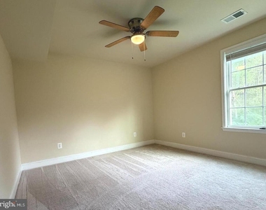8112 Leland - Photo Thumbnail 15