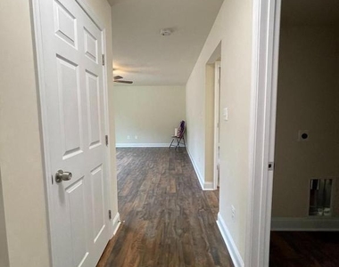 8112 Leland - Photo Thumbnail 11