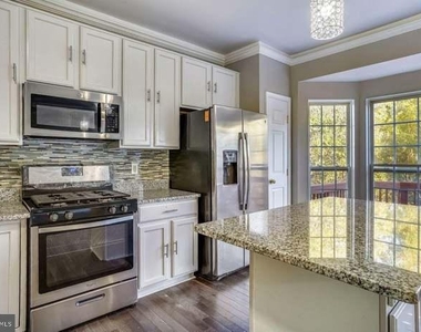 1249 Corbett Place - Photo Thumbnail 7
