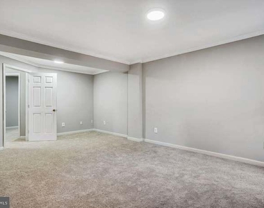 1249 Corbett Place - Photo Thumbnail 16