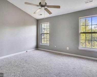 1249 Corbett Place - Photo Thumbnail 11