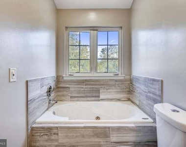 1249 Corbett Place - Photo Thumbnail 15