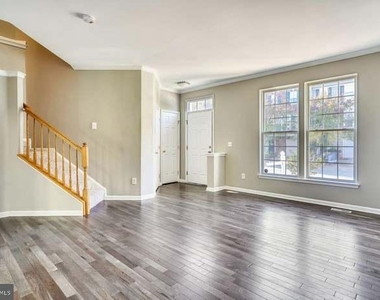 1249 Corbett Place - Photo Thumbnail 4