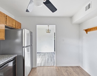 1100 N Sterling Boulevard - Photo Thumbnail 10