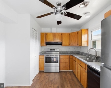 1100 N Sterling Boulevard - Photo Thumbnail 8