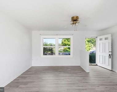 1100 N Sterling Boulevard - Photo Thumbnail 4