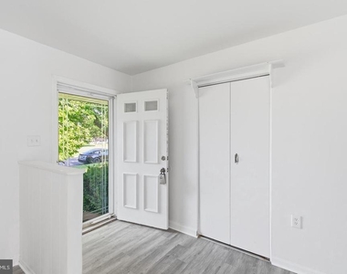 1100 N Sterling Boulevard - Photo Thumbnail 2