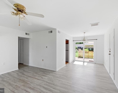 1100 N Sterling Boulevard - Photo Thumbnail 6