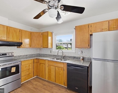 1100 N Sterling Boulevard - Photo Thumbnail 9