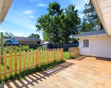1100 N Sterling Boulevard - Photo Thumbnail 25