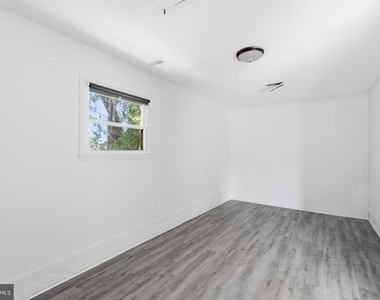 1100 N Sterling Boulevard - Photo Thumbnail 12