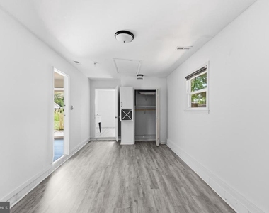 1100 N Sterling Boulevard - Photo Thumbnail 11