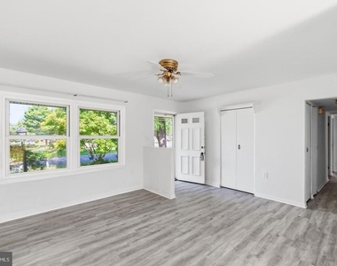 1100 N Sterling Boulevard - Photo Thumbnail 5