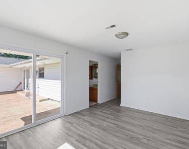 1100 N Sterling Boulevard - Photo Thumbnail 20