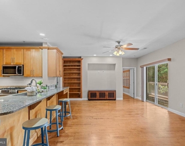 1701 Lake Shore Crest Drive - Photo Thumbnail 7