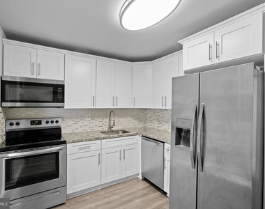 9728 Kingsbridge Drive - Photo Thumbnail 8