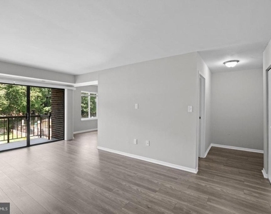 9728 Kingsbridge Drive - Photo Thumbnail 2