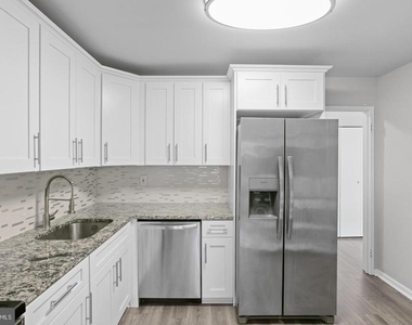 9728 Kingsbridge Drive - Photo Thumbnail 7