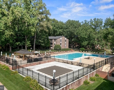 9728 Kingsbridge Drive - Photo Thumbnail 17