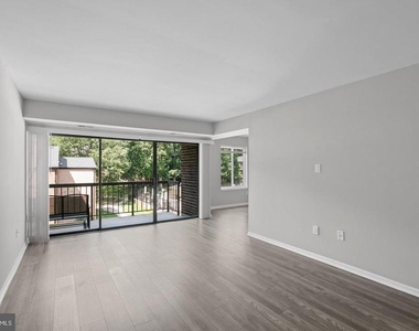 9728 Kingsbridge Drive - Photo Thumbnail 3