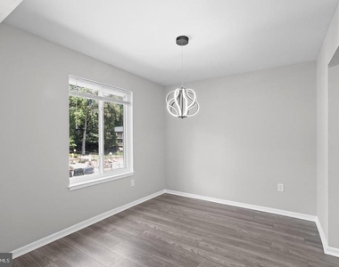 9728 Kingsbridge Drive - Photo Thumbnail 5