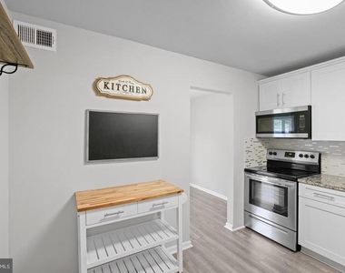 9728 Kingsbridge Drive - Photo Thumbnail 9