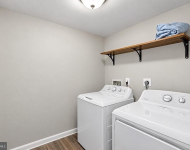 9728 Kingsbridge Drive - Photo Thumbnail 15