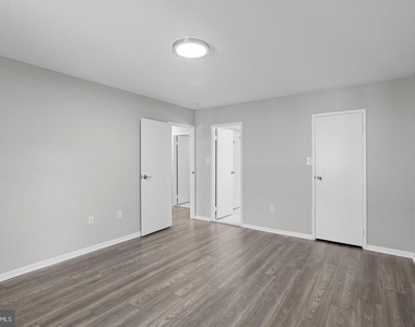 9728 Kingsbridge Drive - Photo Thumbnail 12