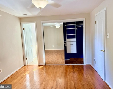 3005 Silent Valley Drive - Photo Thumbnail 5