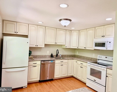 3005 Silent Valley Drive - Photo Thumbnail 2