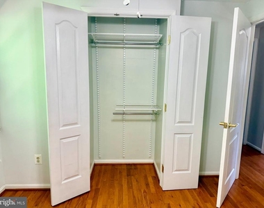 3005 Silent Valley Drive - Photo Thumbnail 6