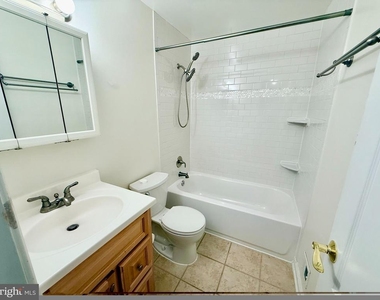 3005 Silent Valley Drive - Photo Thumbnail 8