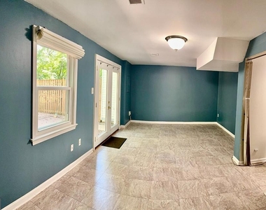 3005 Silent Valley Drive - Photo Thumbnail 11