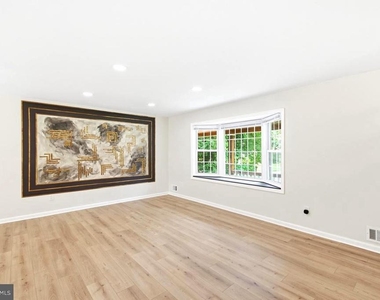 7215 Willow Oak Place - Photo Thumbnail 5
