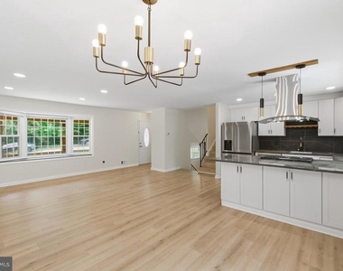 7215 Willow Oak Place - Photo Thumbnail 13